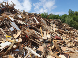 Hackgut Möslinger aus OÖ_Altholz und Wurzelstock Recycling