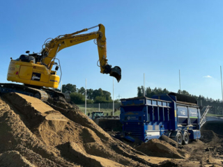 Hackgut Möslinger aus OÖ_Komatsu Raupenbagger 25to
