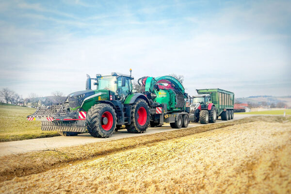 Hackgut Möslinger aus OÖ_Fendt1050