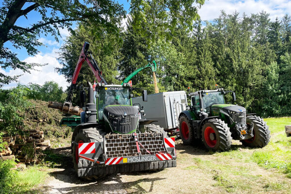 Hackgut Möslinger aus OÖ_Fendt1050