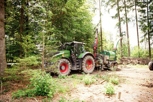 Hackgut Möslinger aus OÖ_Fendt1050