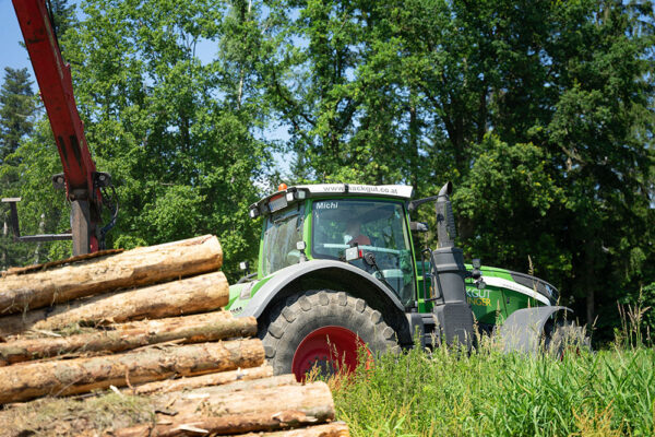 Hackgut Möslinger aus OÖ_Fendt1050