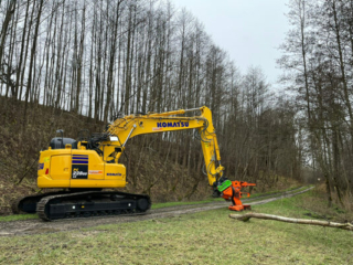 Hackgut Möslinger aus OÖ_Komatsu Raupenbagger 25to
