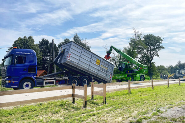 Hackgut Möslinger aus OÖ_Scania Abrollcontainer