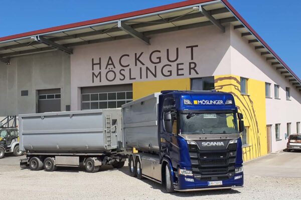 Hackgut Möslinger aus OÖ_Scania Containerzug