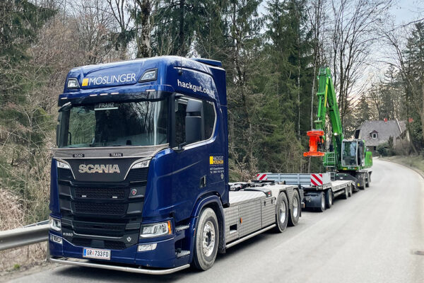 Hackgut Möslinger aus OÖ_Tieflader