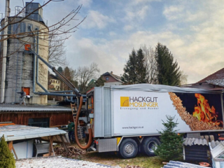 Hackgut M&ouml;slinger_Hackgut pumpen in Silo